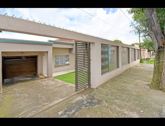 4 BEDROOM HOUSE FOR SALE IN MAYFAIR WEST